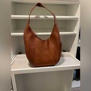 Madewell brown leather hobo curve shoulder bag. 100% leather cognac.
